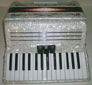 Rossetti 32 Bass/30 Key Piano Accordion Pro with 3 Switch   All Colors