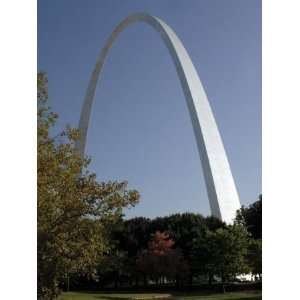  The Gateway Arch Rises High Above the Grounds of the Jefferson 