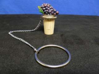 WTU Cork Wine Stopper with a Bundle of Grapes Q53  