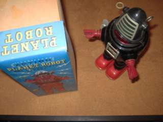 japan vintage 8 ½ tall wind up tin figure with plastic hands in box 