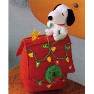    Hallmark XAG5081 Deck the Halls Snoopy Plush 