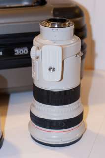 Canon EF 300 mm F/2.8 L IS USM LENS   MINT CONDITION 082966214134 