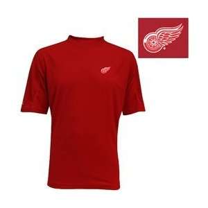 com Antigua Detroit Red Wings Technical Mock Neck T shirt   Red Wings 