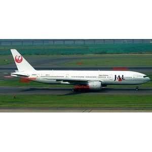   Dragon Wings JA8984 JAL Japan B777 246 1/400 Betelgeuse Toys & Games