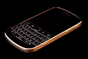 BlackBerry Bold 9900   8GB   Black Unlocked 24ct Gold Plated 