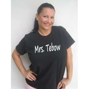  Womens Mrs. Tebow Forest Green T Shirt Size Medium: Sports 