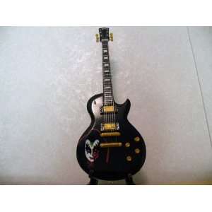  Kiss, Gene Simmons Tribute Miniature Guitar: Everything 