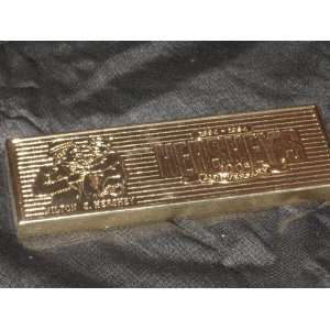 COLLECTABLE HERSHEYS GOLD CHOCOLATE CANDY BAR    MINT CONDITION!!