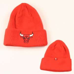  Chicago Bulls Classic Cuffed Knit Hat (Red): Sports 