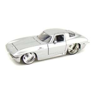   1963 Chevy Corvette Sting Ray Split Window 1/24 Silver: Toys & Games