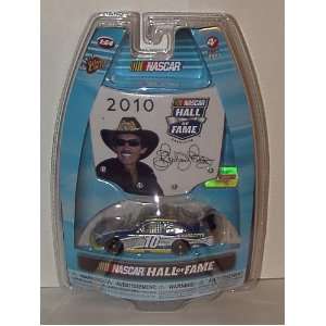  2010 RICHARD PETTY 1:64 NASCAR INAUGURAL HALL OF FAME IN 