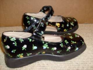 Girls Patent Leather Mary Jane Shoes w Flowers 9 Cute  