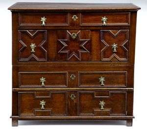 17TH CENTURY ANTIQUE OAK MOULDED FRONT CHEST OF DRAWERS  