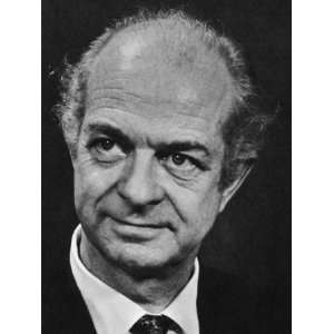 Linus Pauling American Chemist and Peace Campaigner Premium 