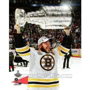  Mark Recchi   holding the 2011 Stanley Cup Trophy   NHL 