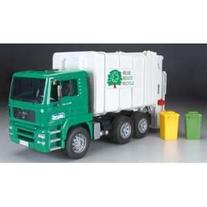   Toys   1/16 MAN Garbage Truck Green w/Trash Bins (Toys): Toys & Games